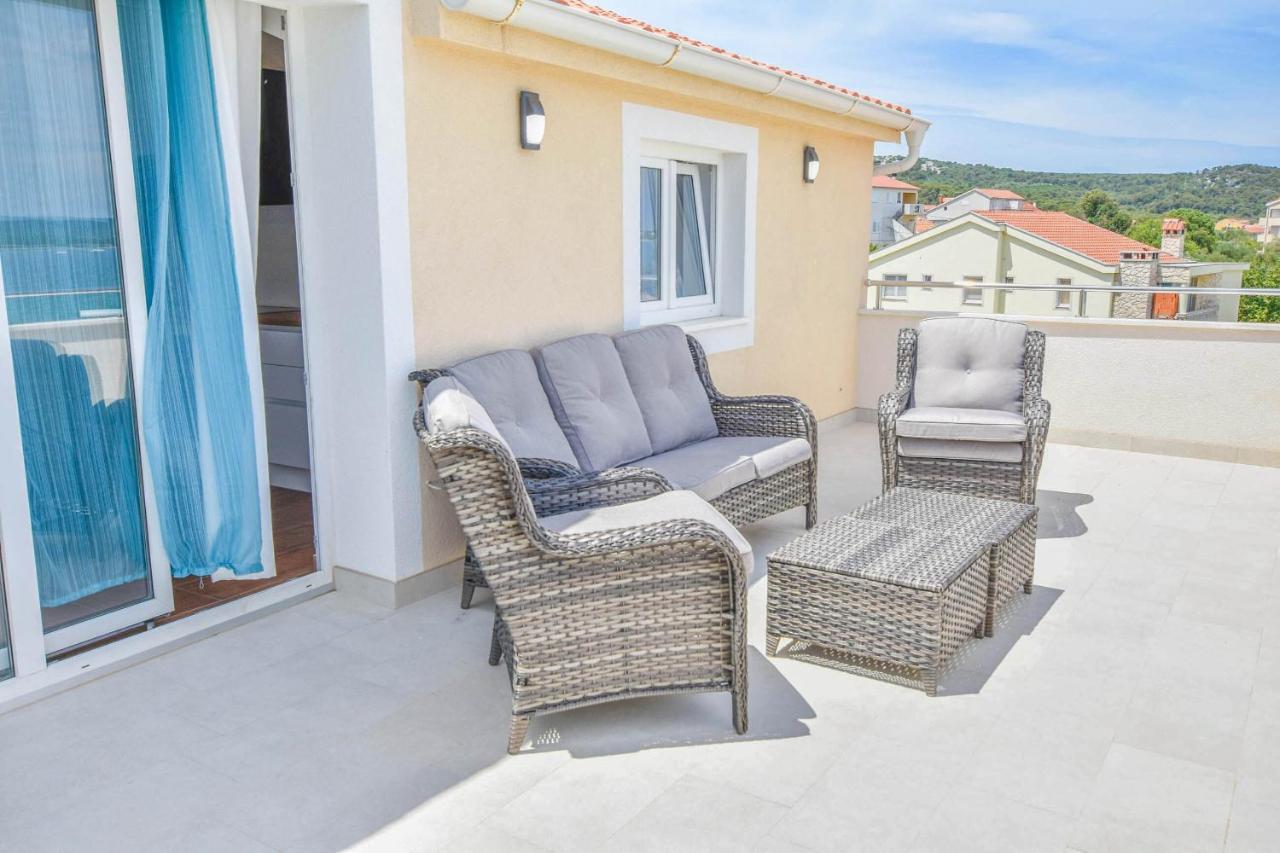 Apartment L And S On The Beach Ugrinici Exterior photo
